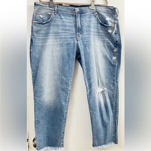 GAP Girlfriend Mid Rise Light Blue Distressed Cropped Jeans Sz 35/ 20R